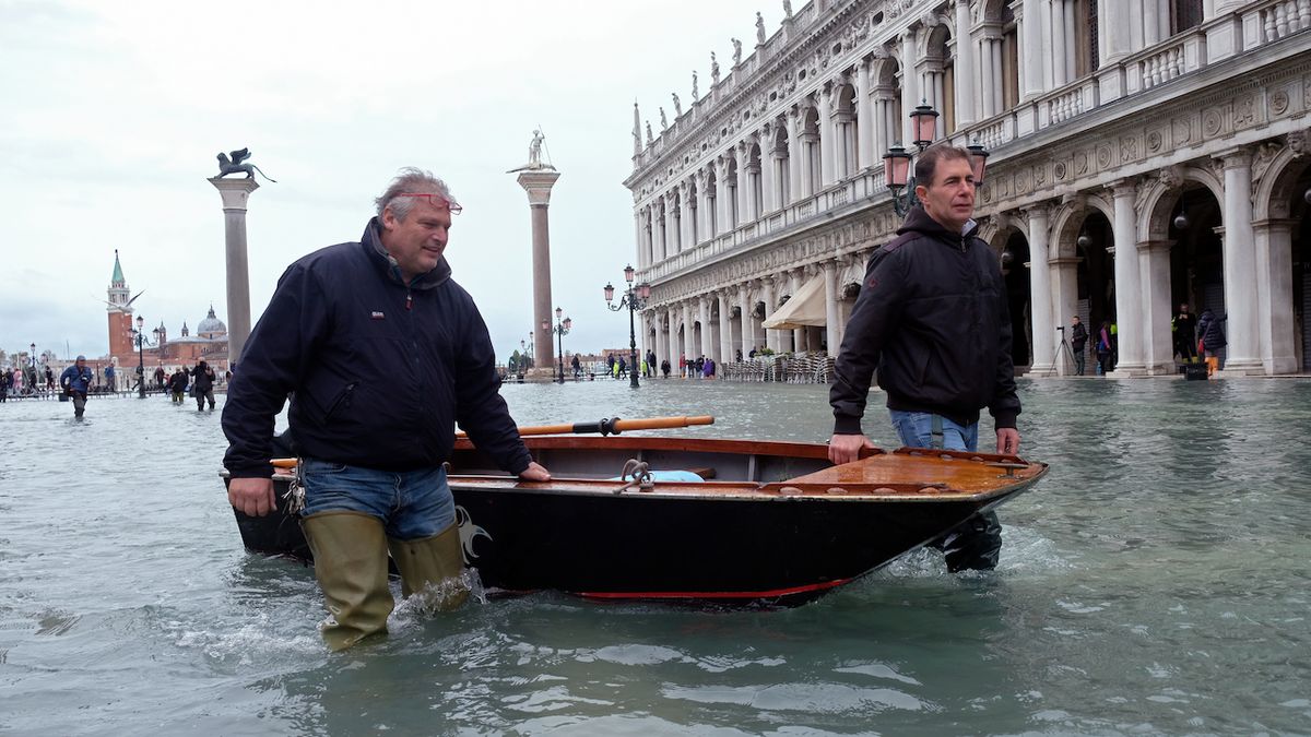 Un’altra ondata di piena si è abbattuta su Venezia.  Inondazioni sono state segnalate in tutta Italia